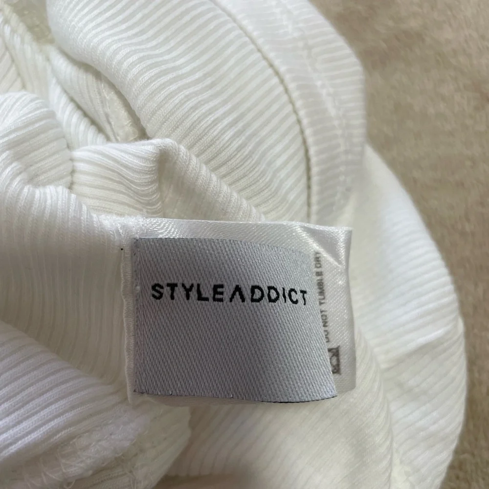 Style Addict Ribbed White Tank Basic - Picture 4 of 5